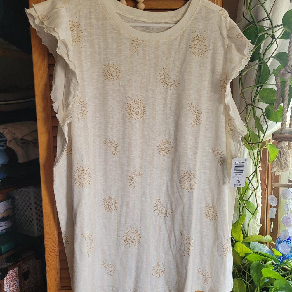 Torrid Cream Sunburst Ruffle Sleeve Blouse